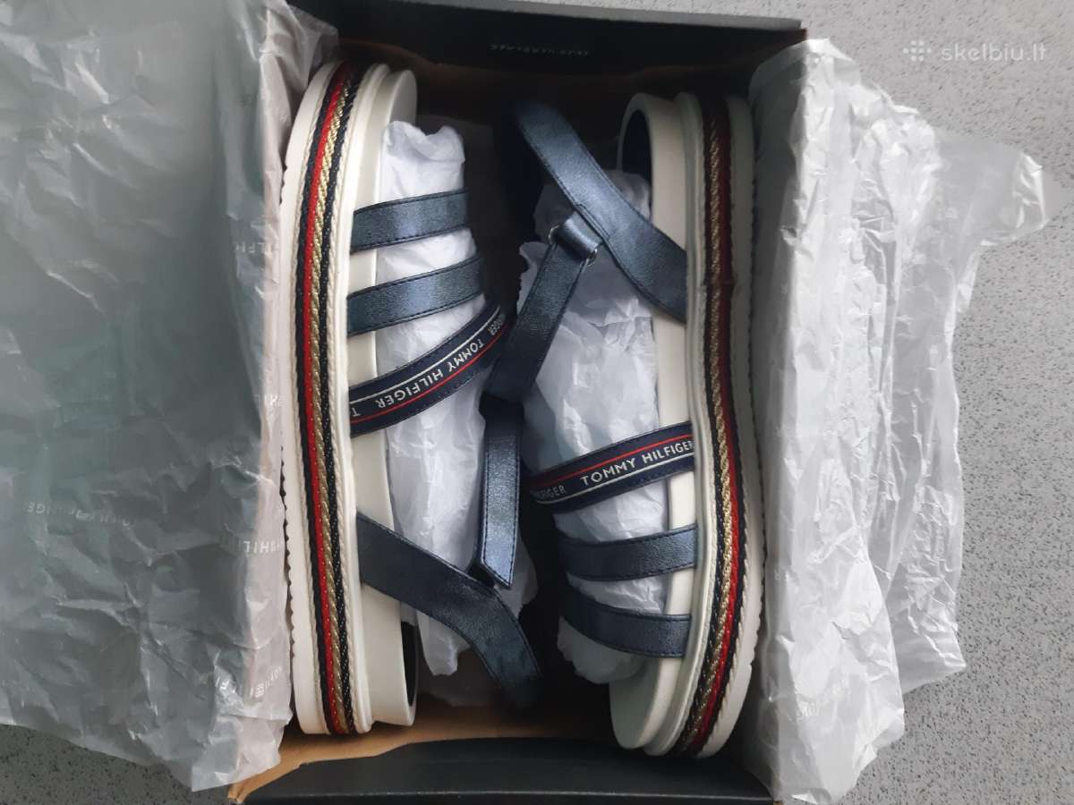 Tommy Hilfiger basutės