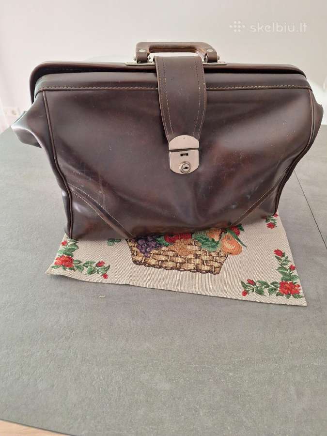 Parduodamas vintažinis portfelis