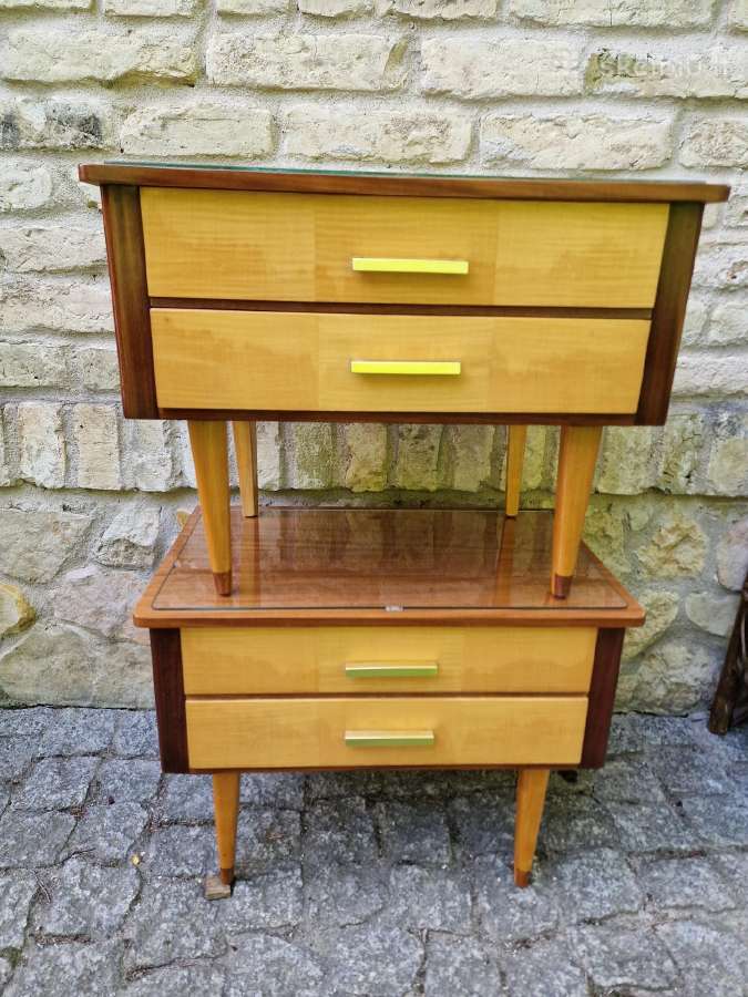 Vintažinės mid century miegamojo spintukės