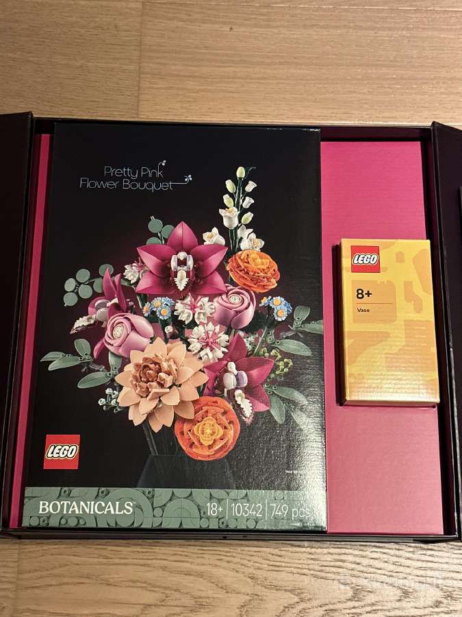 Daili gėlių puokštė Lego 10342 - nuotraukos Nr. 2