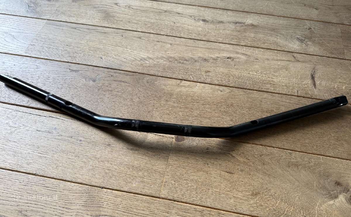 Triumph Street Twin vairas ir rankenėlės