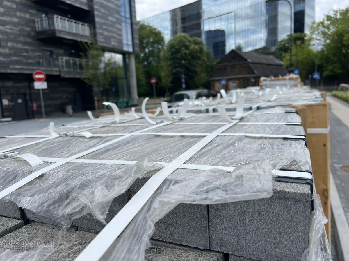 Tamsiai pilkos granitinės trinkelės 10*10*8 cm