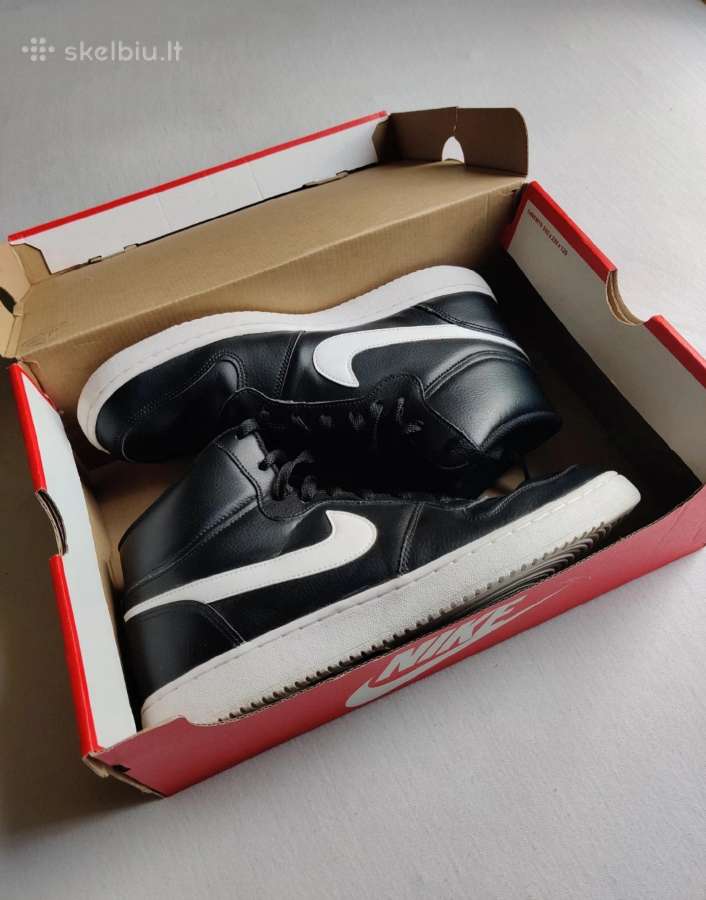 Nike batai
