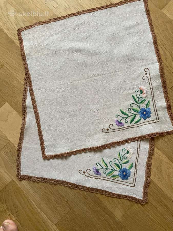 Antikvariniai siuvinėti lino kampeliai/ servetėlės