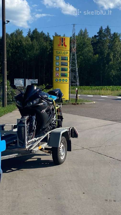 Išnomuojama priekaba motociklų transportavimui