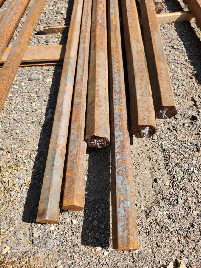 Metalas apvalus ,šešiakampis .