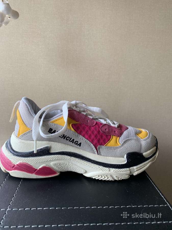 Balenciaga kedai