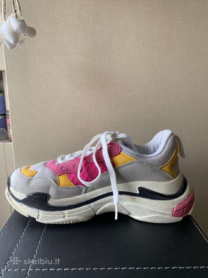 Balenciaga kedai - nuotraukos Nr. 2