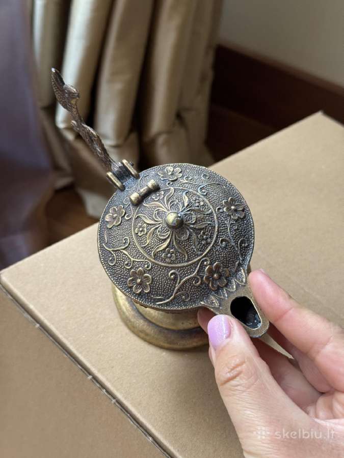 Žalvarinis nedidelis insas su ornamentais - nuotraukos Nr. 8