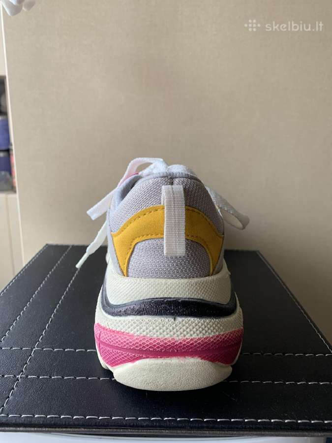 Balenciaga kedai - nuotraukos Nr. 3