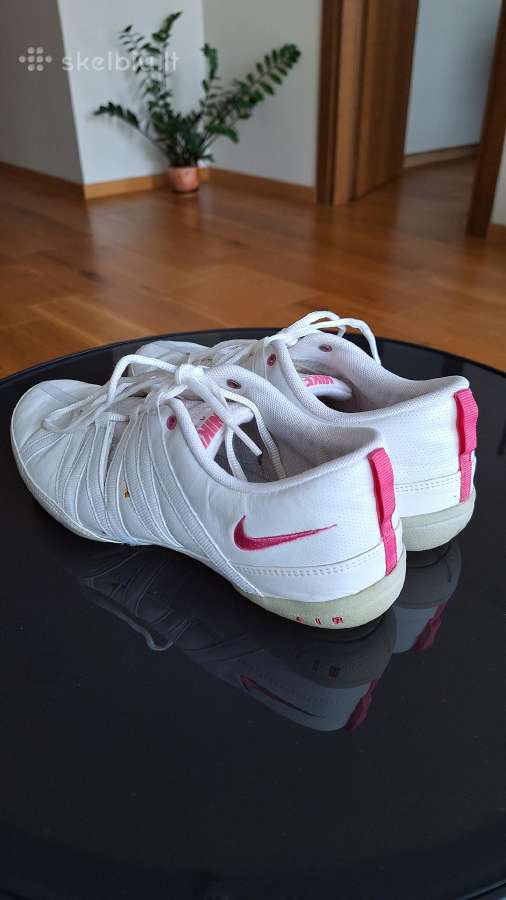 Balti moteriški Nike sportbačiai - nuotraukos Nr. 3