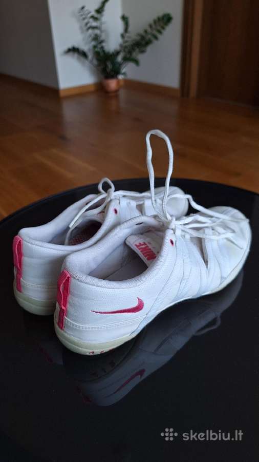 Balti moteriški Nike sportbačiai - nuotraukos Nr. 4