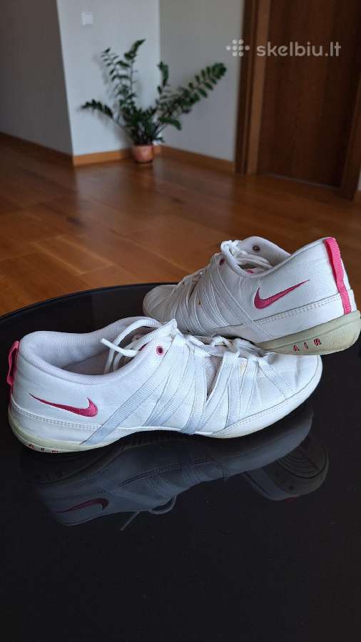 Balti moteriški Nike sportbačiai