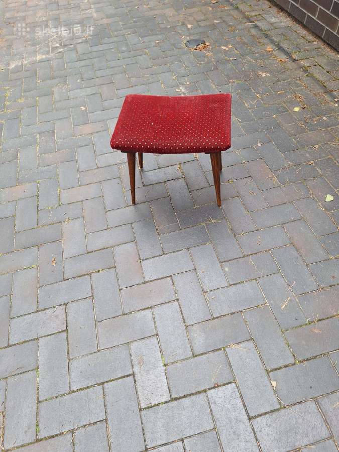 Parduodamos antikvarinės kėdutės