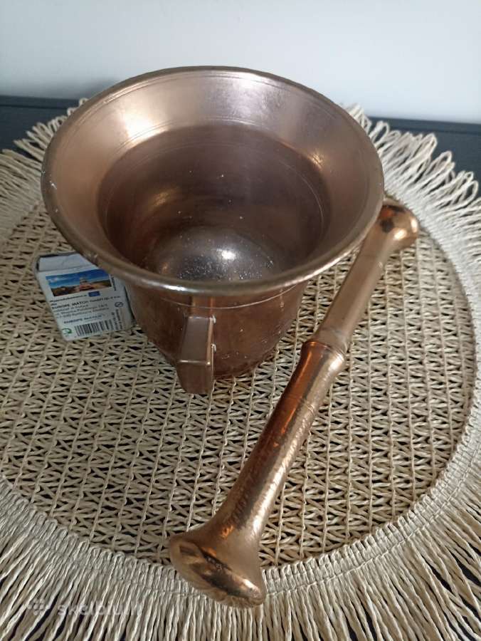 Švedišką bronzinė grūstuvė
