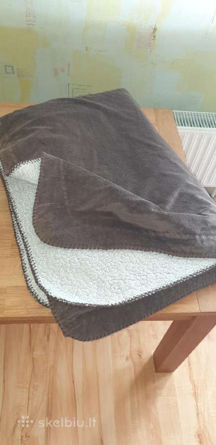 Rudas,šiltas pledas 1,30x1,85