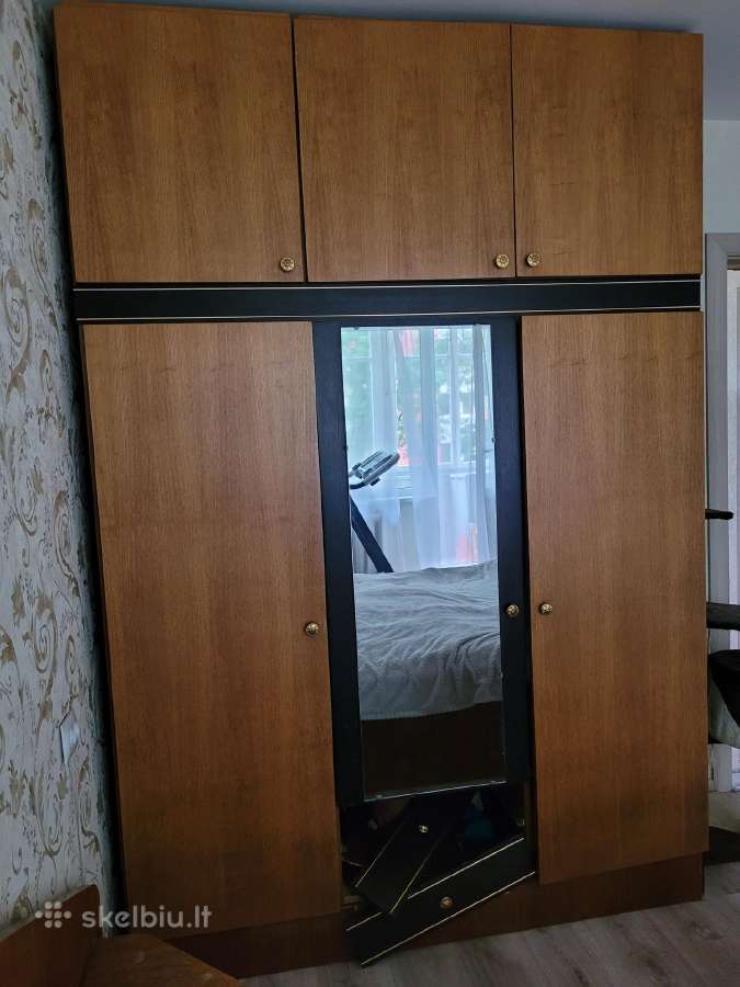 Dovanoju spintą ir lovą be čiužinio