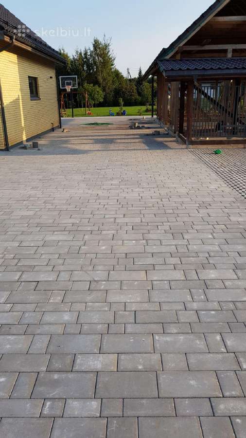 Ieškomas pagalbis arba meistras trinkelių klojimui