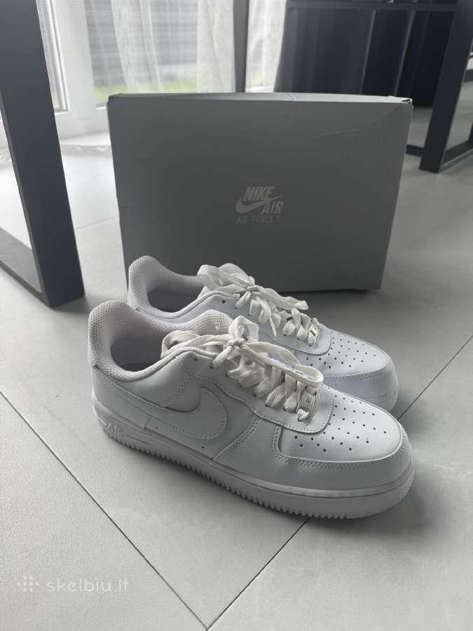 Balti Nike Air Force kedai