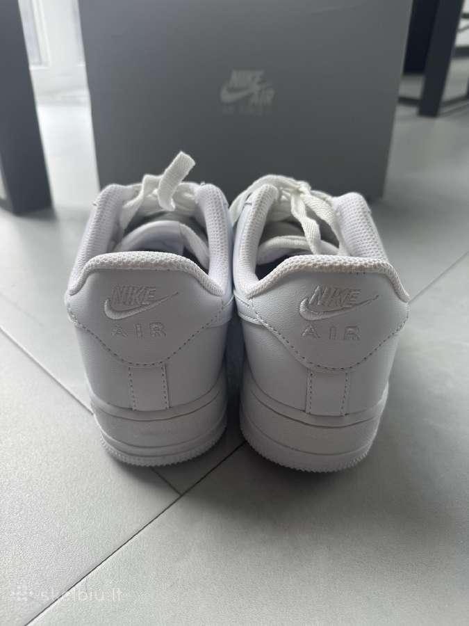 Balti Nike Air Force kedai - nuotraukos Nr. 4