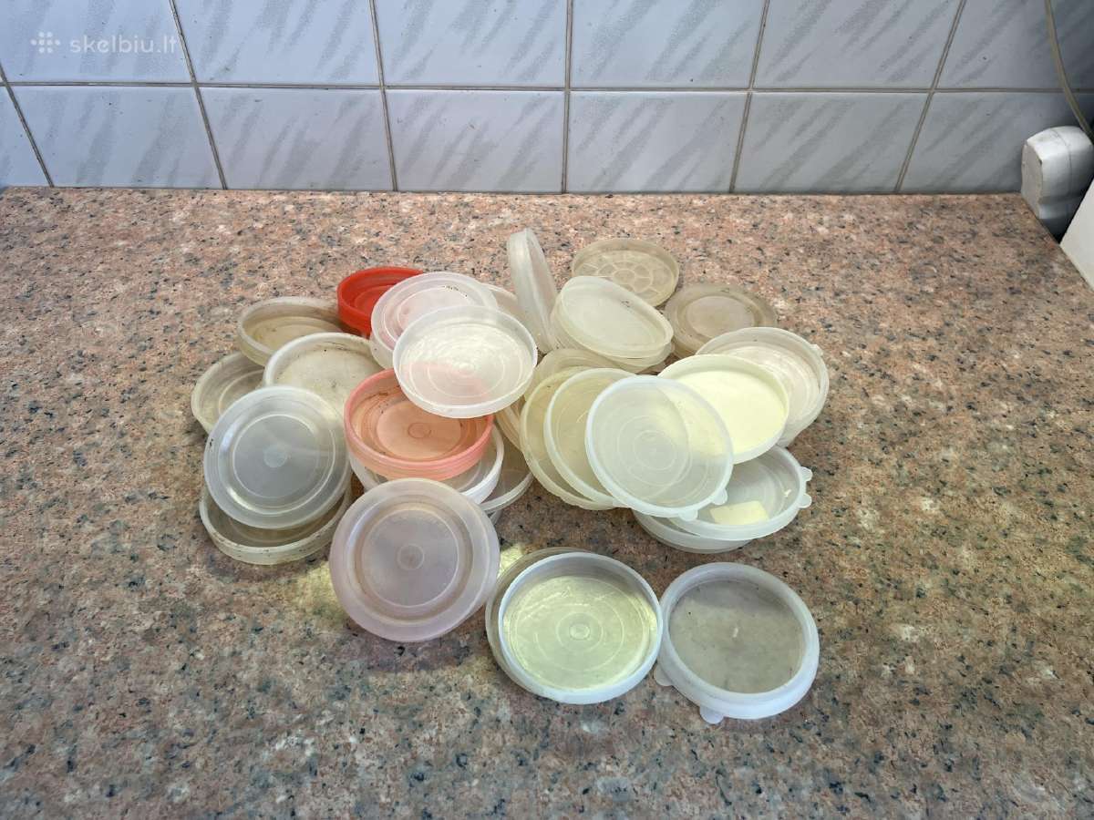 Plastikiniai dangteliai 39 vnt.