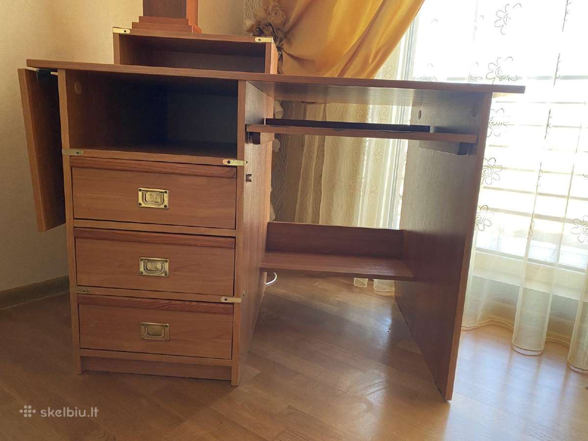 Parduodamas rašomasis stalas