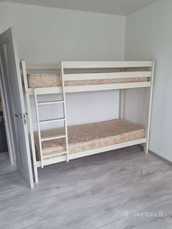 Dviaukštė lova su čiužiniais