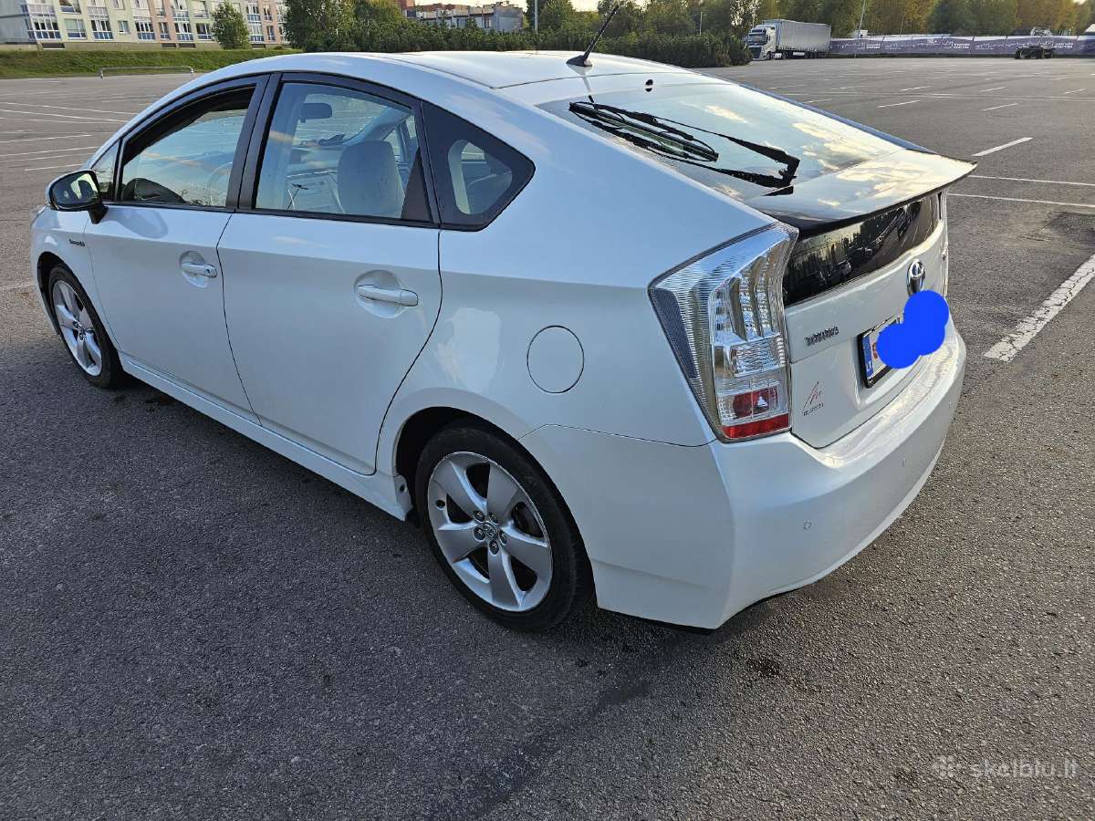 Nuomojamas Prius 3 su dujomis Vilniuje