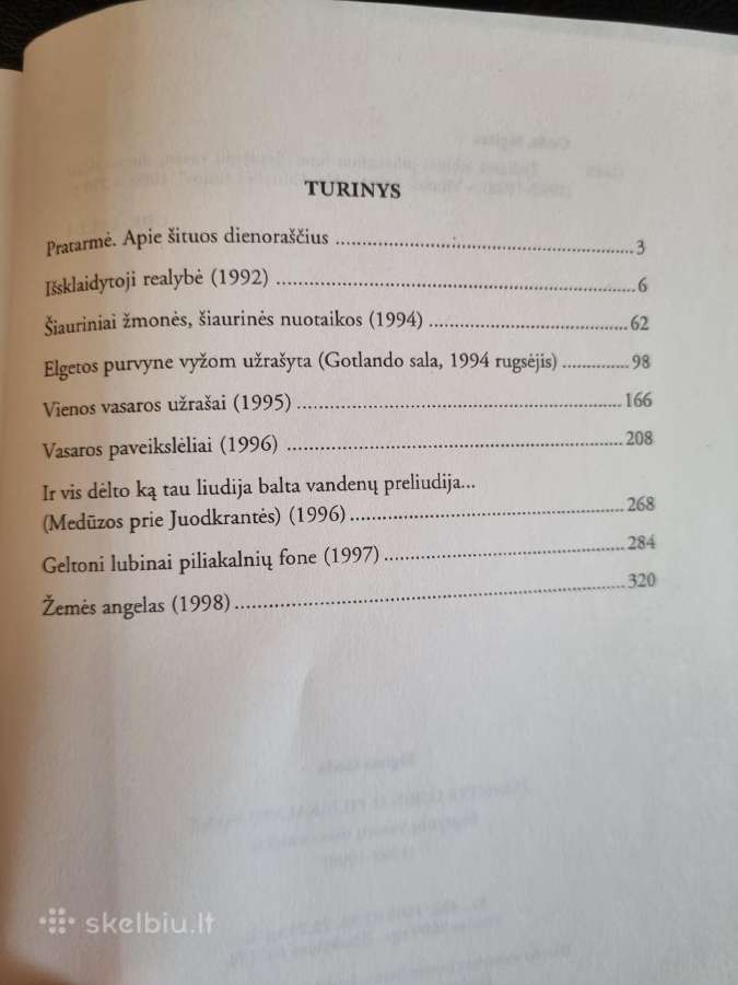 Žydintys lubinai piliakalnių fone - nuotraukos Nr. 3
