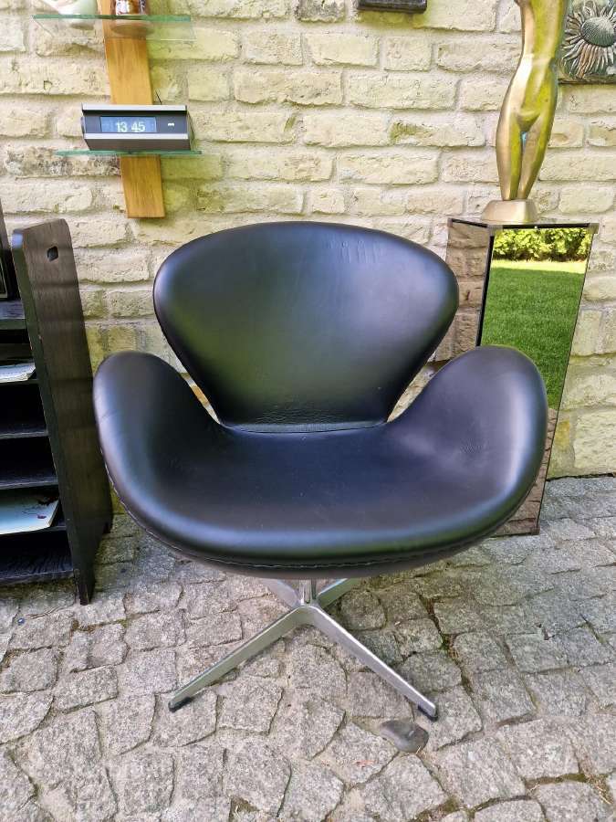 Vintažinė mid century kėdė Swan 3320