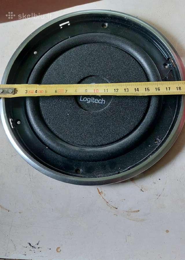 Logitech bass radiatorius