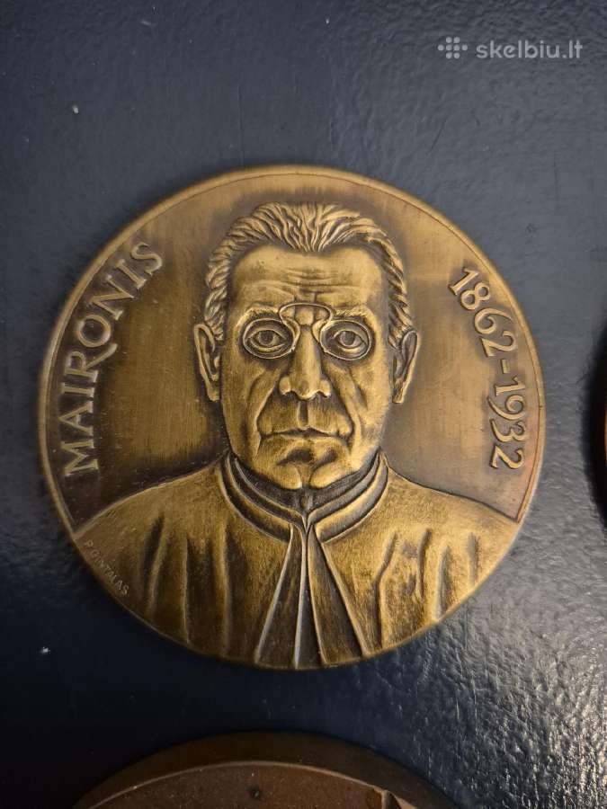 Stalo medalis Maironis 1862-1932 aut. P. Gintalas
