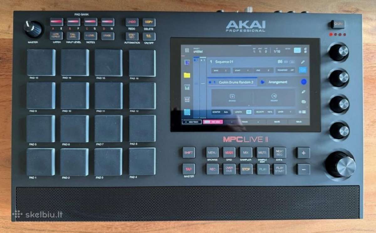 Akai Mpc Live II + decksaver