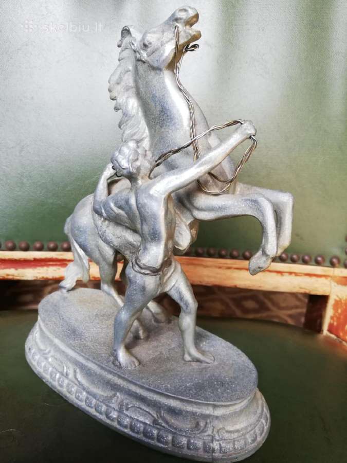Metaline statulele
