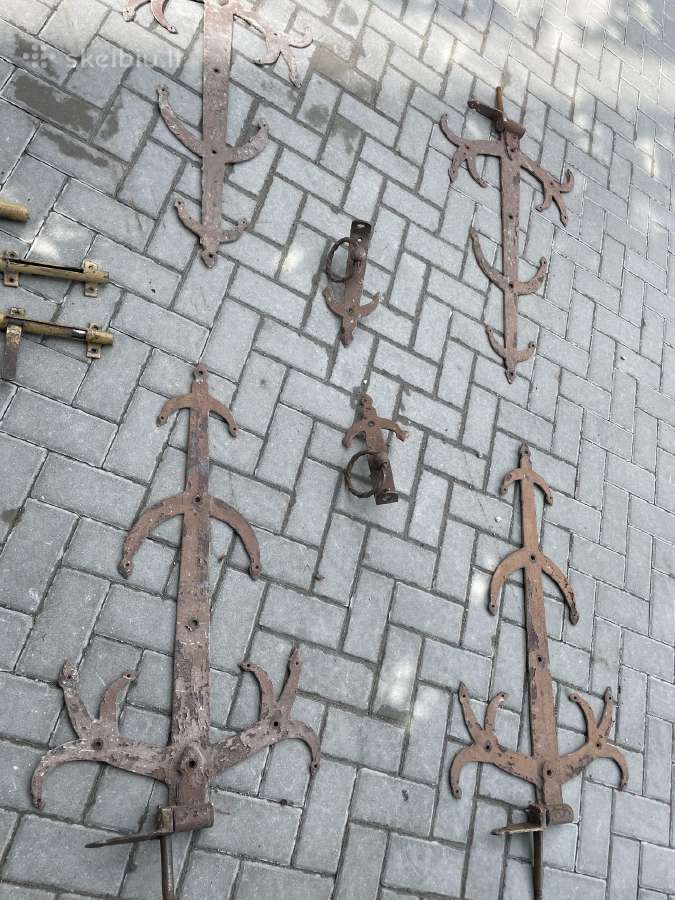 Senoviniai geležiniai apkaustai garazo durims ar v