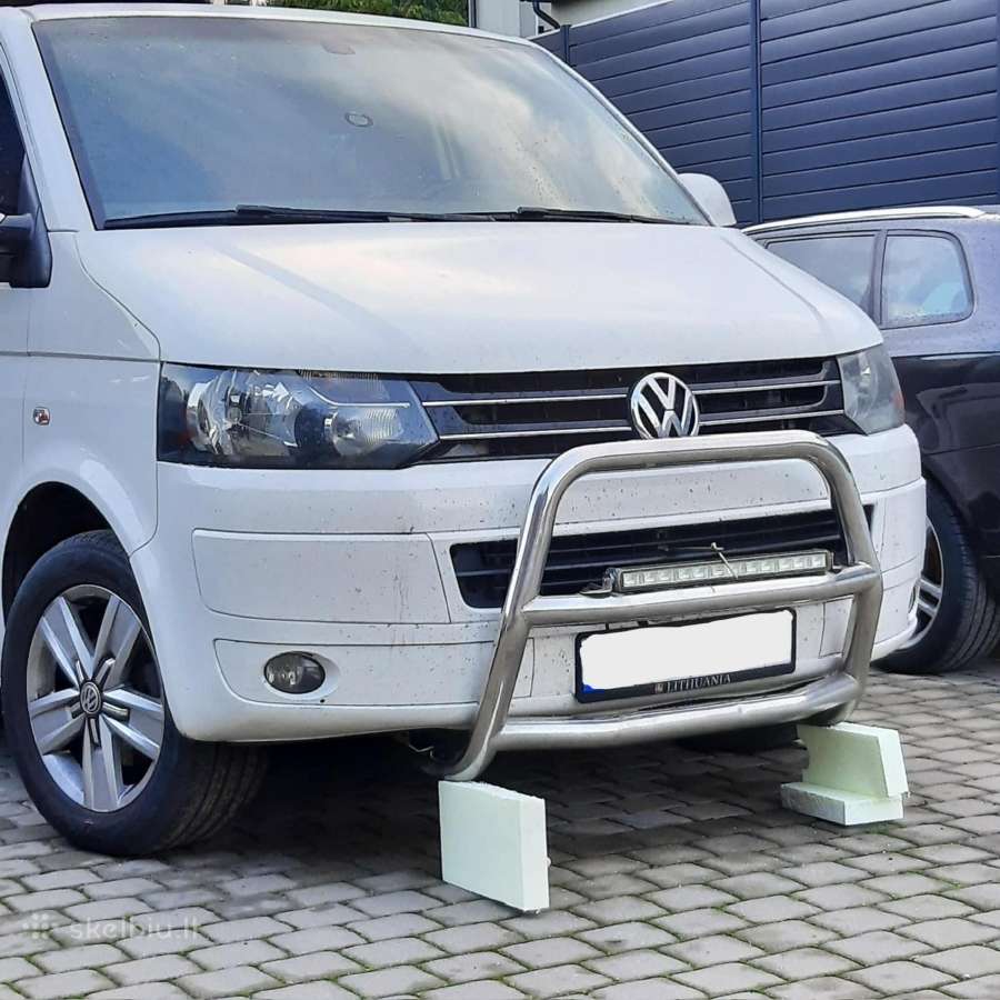 Automobilio priekio lankas
