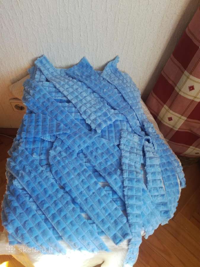 Nedidelės audinių atraižos likusios nuo siuvimo - nuotraukos Nr. 3