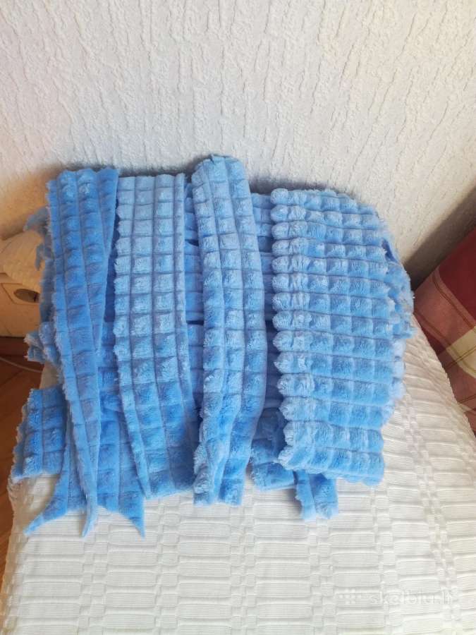 Nedidelės audinių atraižos likusios nuo siuvimo - nuotraukos Nr. 9