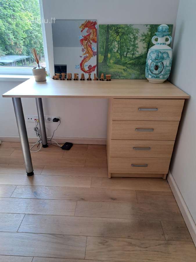 Rašomas stalas