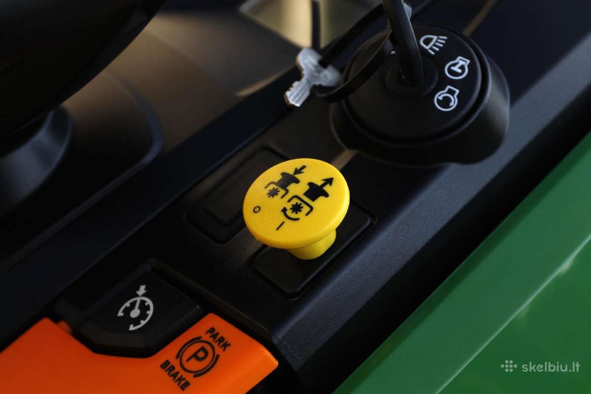 John Deere X350r traktorius su surinkimo krepšiu - nuotraukos Nr. 18