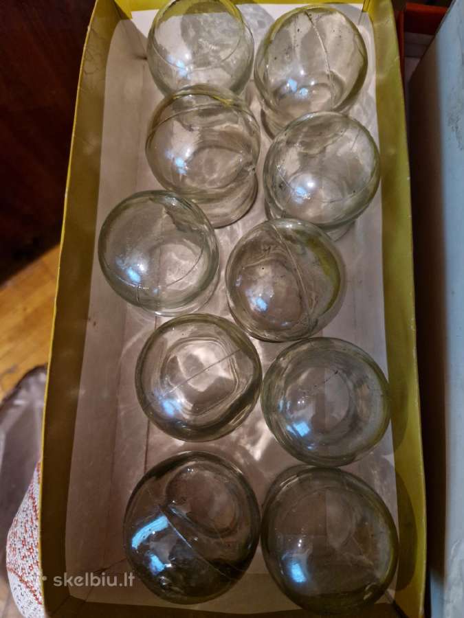 Medicininiai stiklainiai nugarai
