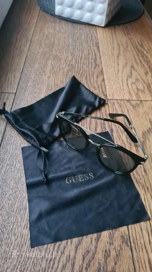 Akiniai nuo saulės Guess