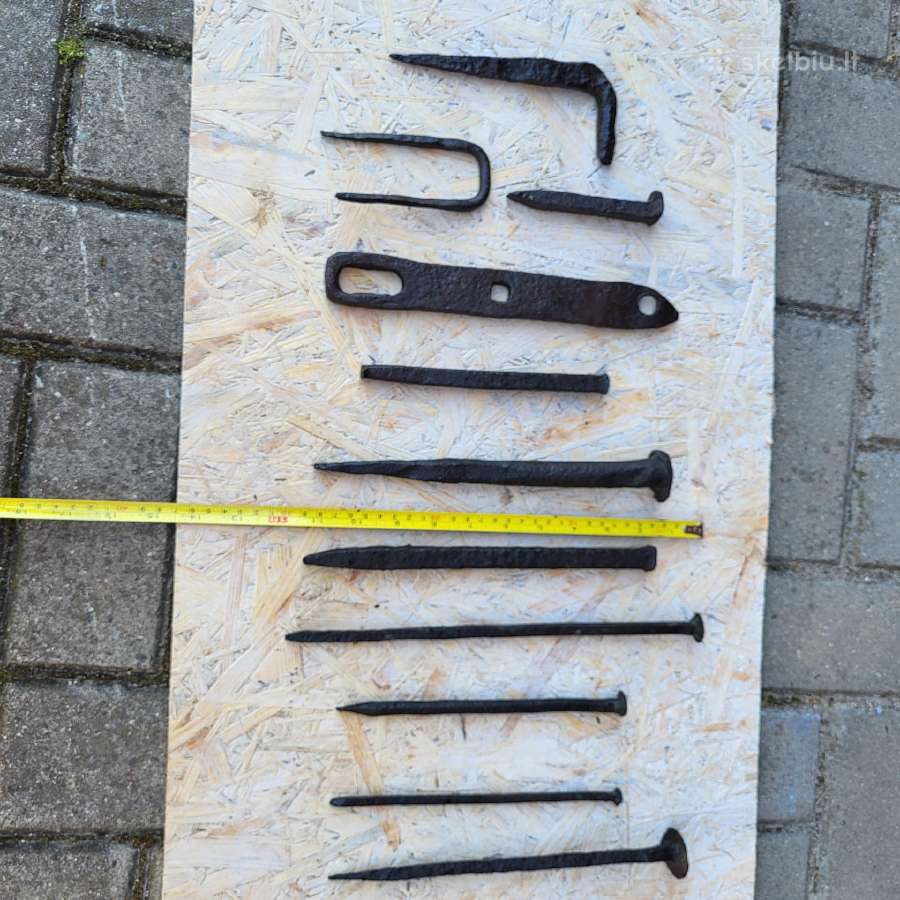 Parduodami seni kalvio metalo gaminiai