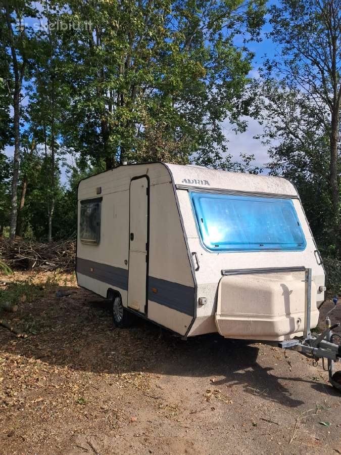 Priekaba-namelis Adria 4252do