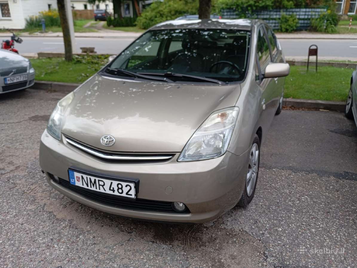 Toyota Prius nuoma