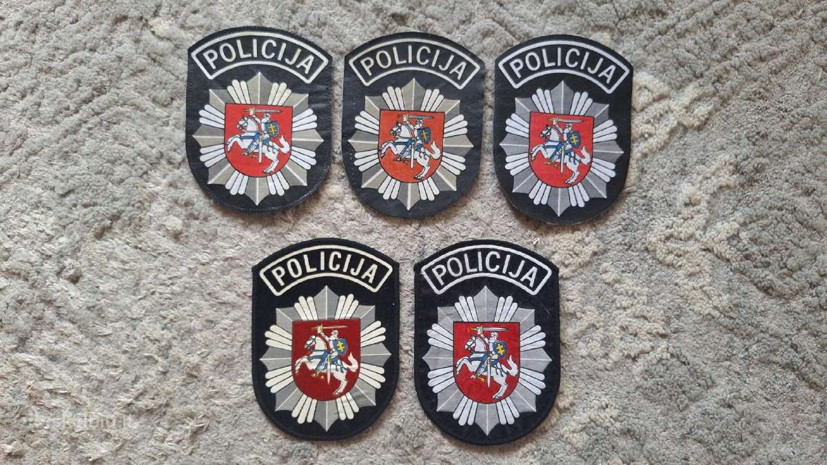 Antsiuvai su užrašu ( Policija )