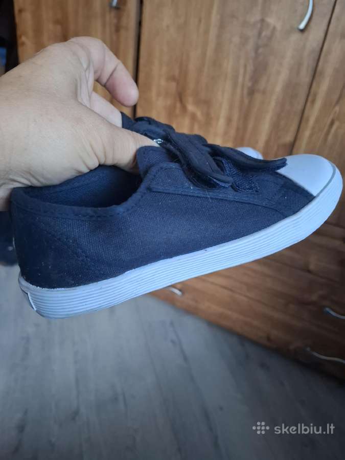 Paprasti,gan tvarkingi sporbatukai,tapkutės ir kit