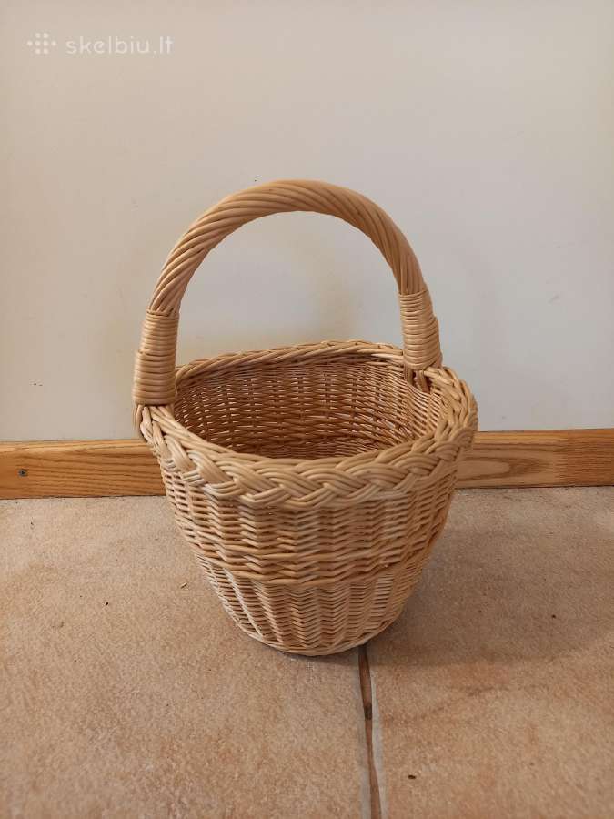 Parduodami keli pinti krepšiai