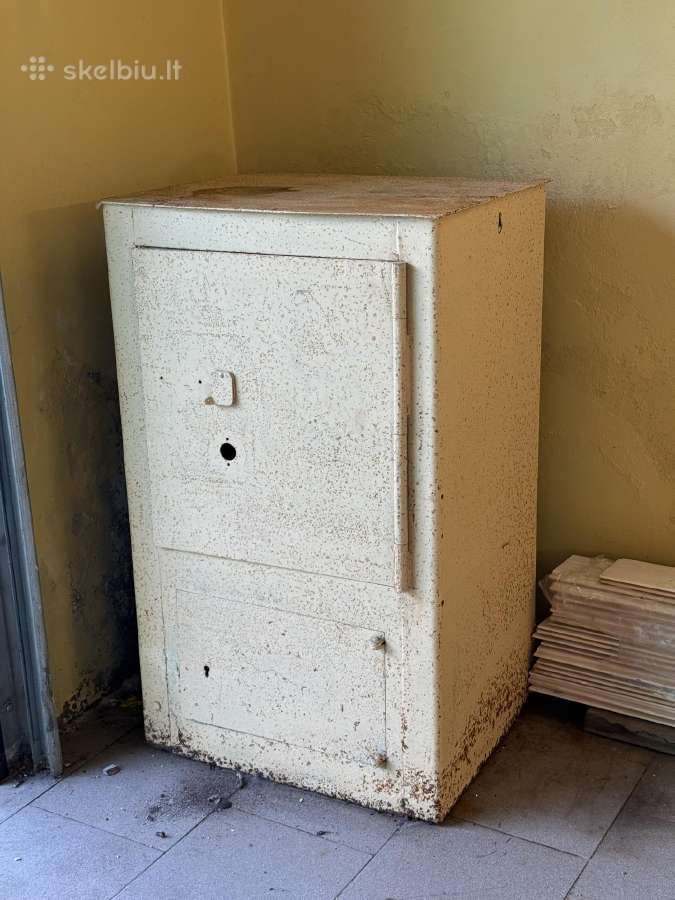 Dovanoju. Seifas su smėlio užpildu.