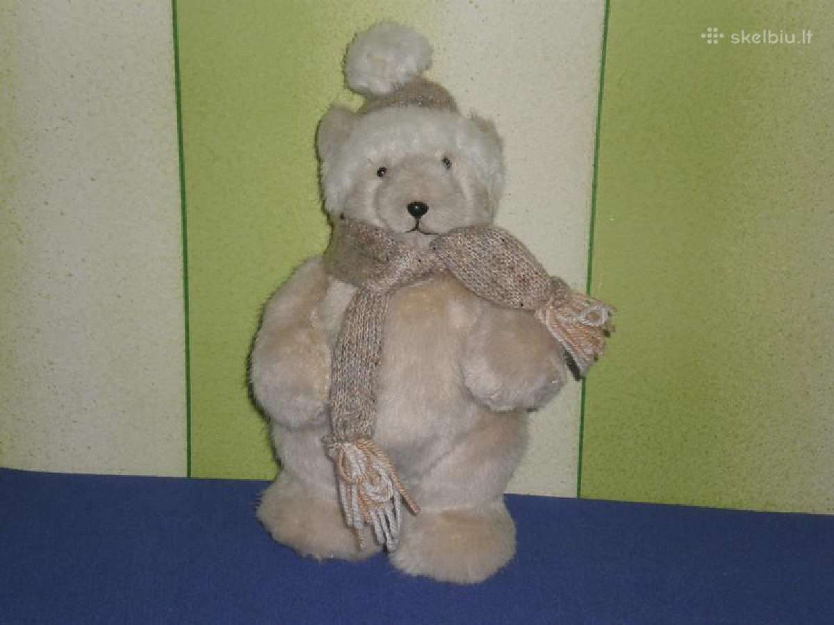 Ranku darbo kailinis medziaginis Kaledu meskinas.